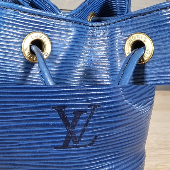 Authentic LOUIS VUITTON Epi Petite Noe GM Drawstring Bag - Picture 9 of 15
